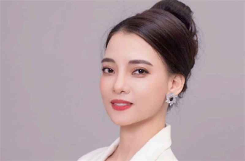 BÀ: NGUYỄN THU THẢO